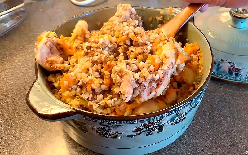 Как приготовить запеченную курицу с медовой морковкой