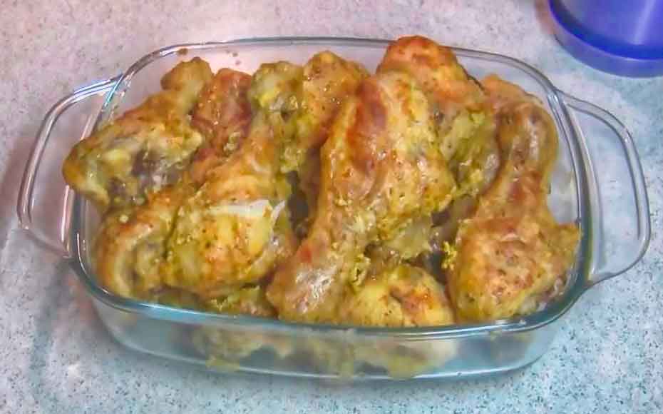 Куриные голени запеченные в сметанном соусе