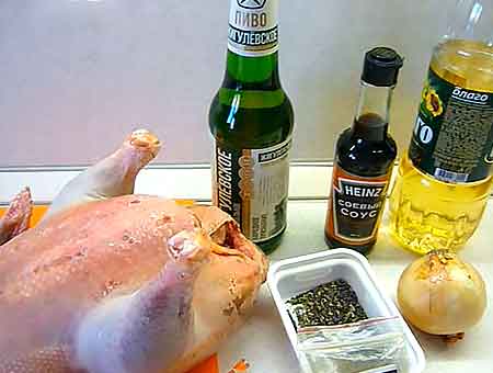 Процесс подготовки продуктов для блюда курица на бутылке