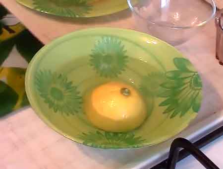 Заливаем лимон кипятком