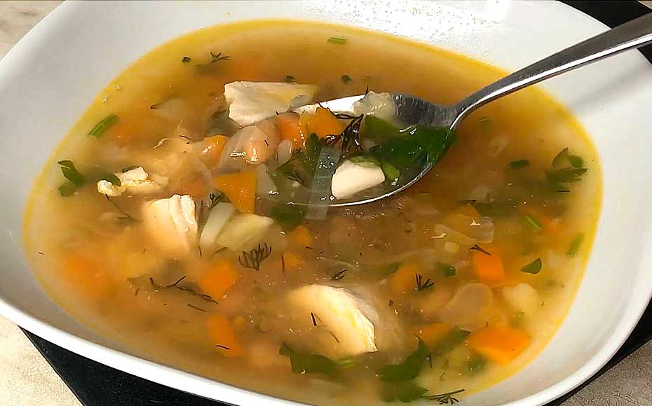 Два рецепта сытного супа с курицей и фасолью