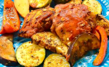 Мясо курицы с овощами в духовке