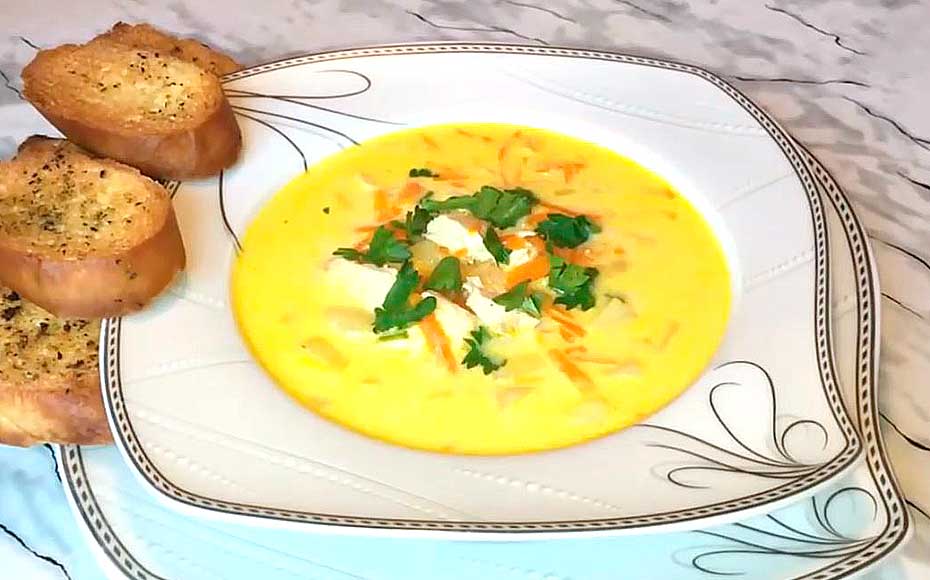Сырный суп курицей, грибами, картошкой и плавленным сыром