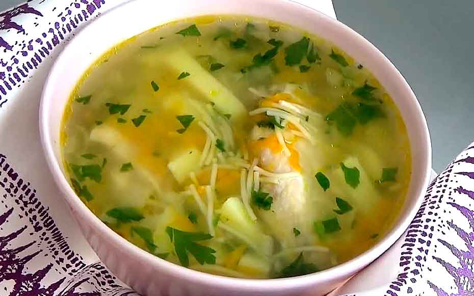 Вкусный куриный суп с вермишелью