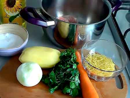 Набор продуктов для вермишелевого супа