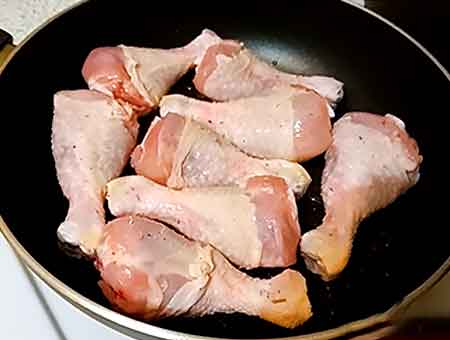 жарим куриные голени на сковороде