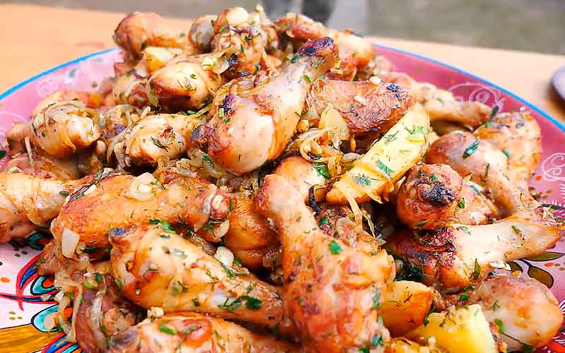 10 лучших рецептов тушёной картошки с курицей