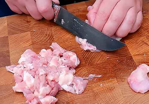 подготовка мяса для куриного люля-кебаба