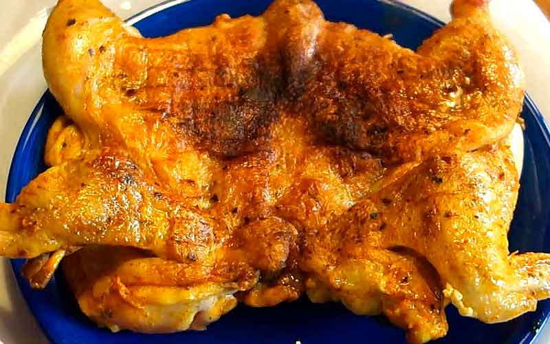 Вкусная курица с приправами в духовке целиком