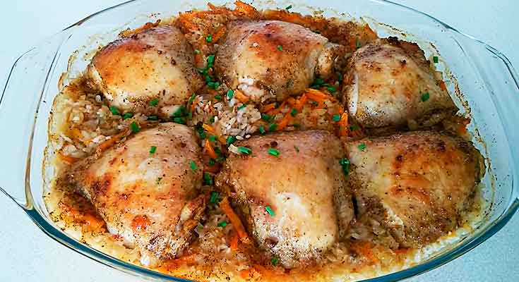 Куриные голени с рисом и луком запеченные в духовке