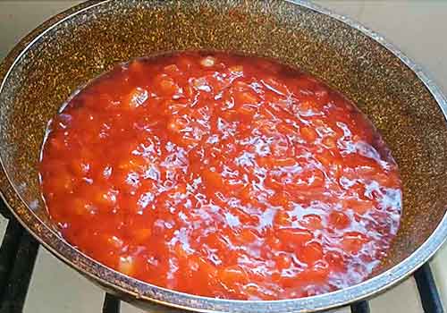 добавление томатной пасты