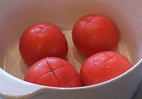 надрезание помидоров 