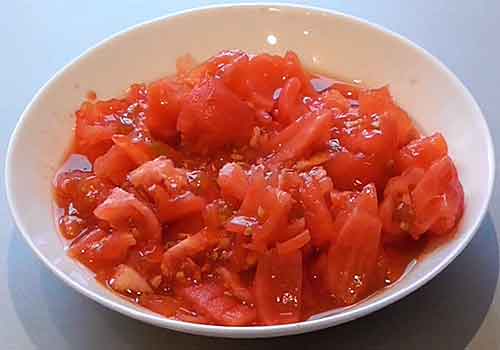 нарезанные томаты