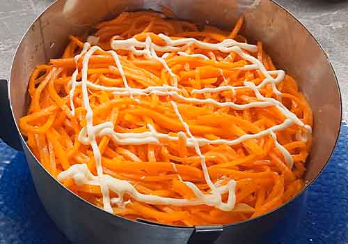 Салат с корейской морковью курицей и огурцом