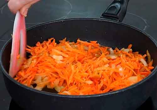 пассируем морковь