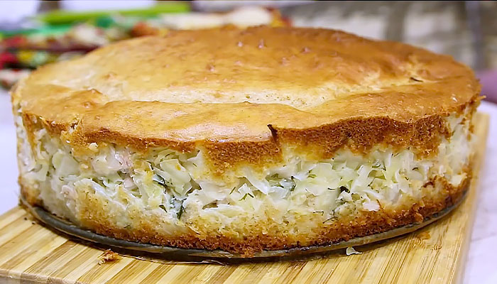 Пирог с творогом из дрожжевого теста в духовке: рецепт - Лайфхакер