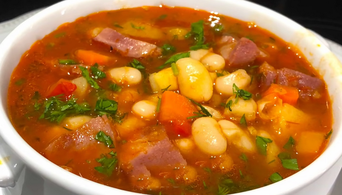 Быстрый суп с фасолью и овощами — горячий обед в зябкую погоду. Рецепт