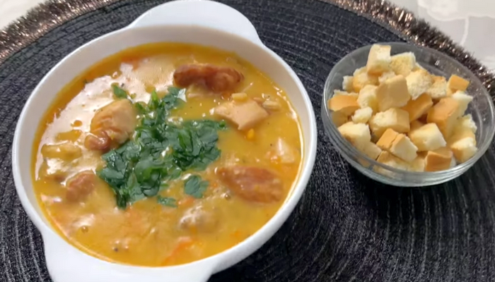Гороховый суп с курицей и карри