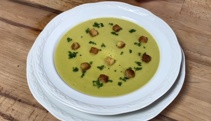 Гороховый крем-суп с копченой курицей - рецепт приготовления с пошаговыми фото