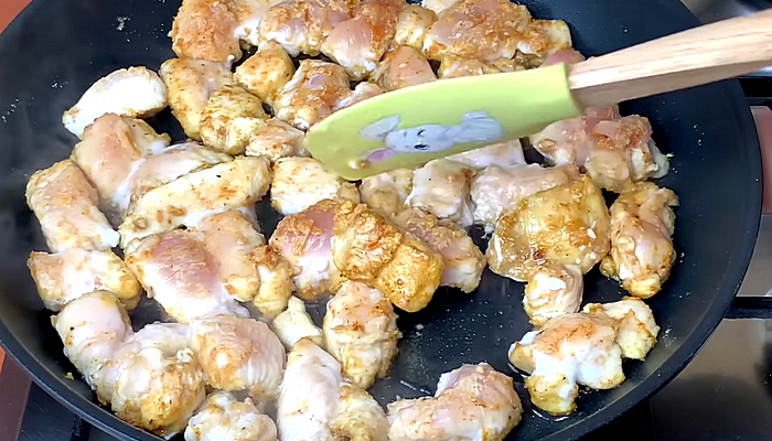 Куриное филе в кляре на сковороде: рецепт с видео и фото | Меню недели